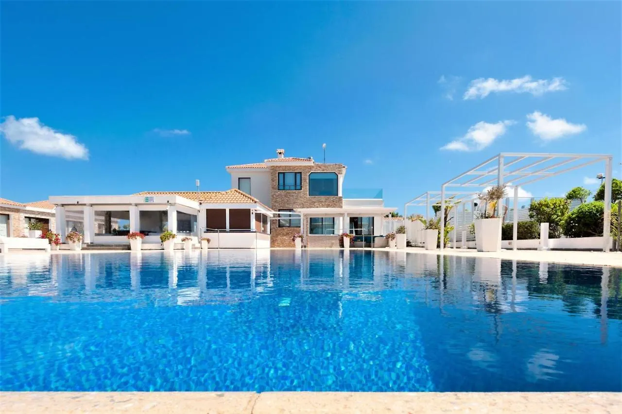 Cape Serenity Mansion Ayia Napa Cypern